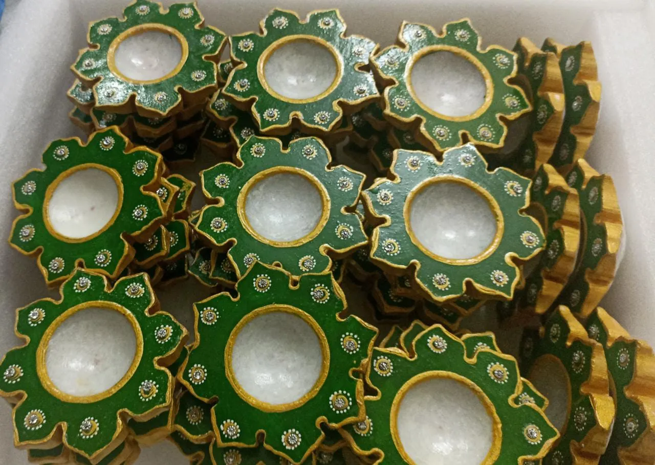 11-pack of Green Painted Marble Diyas for Festival Decoration