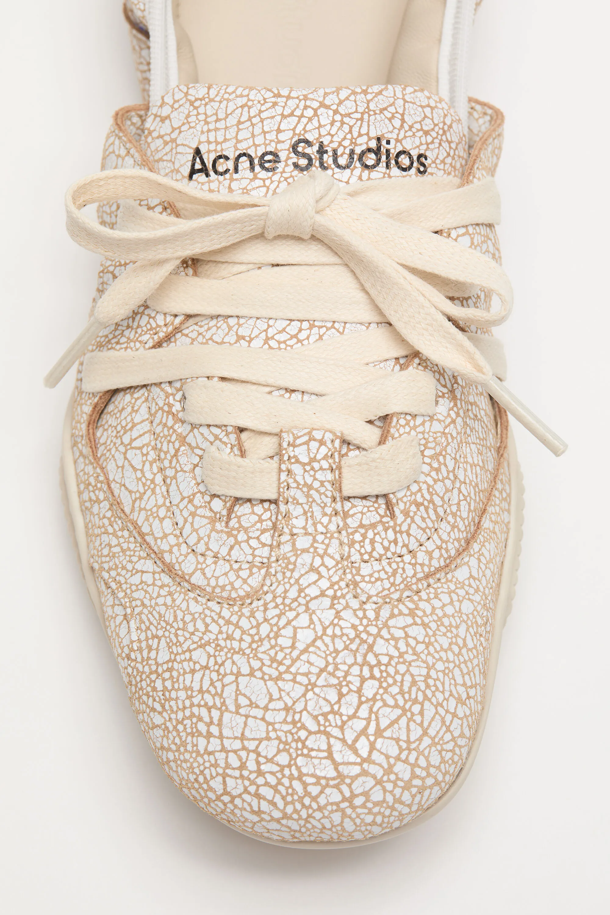 Lace-up leather shoes